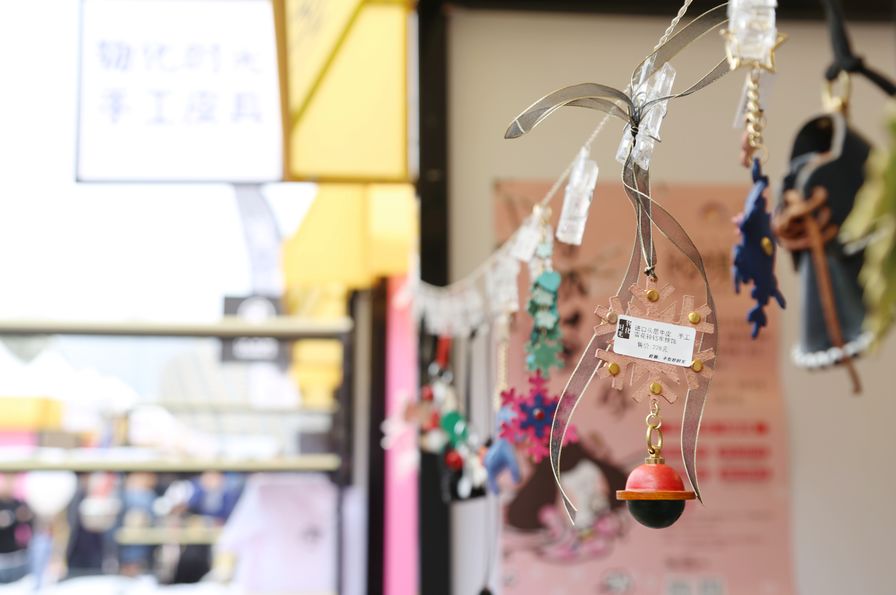 百万大学青年免费狂欢!AJ鞋展、街球大神空降,超多福利拿到手软!