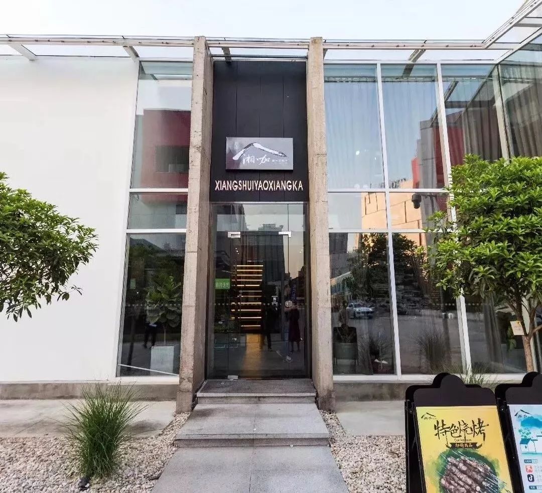 百万大学青年免费狂欢！AJ鞋展、街球大神空降，超多福利拿到手软！