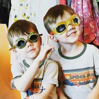 宝宝海边玩沙玩水,带娃最轻松方式莫过于挖沙