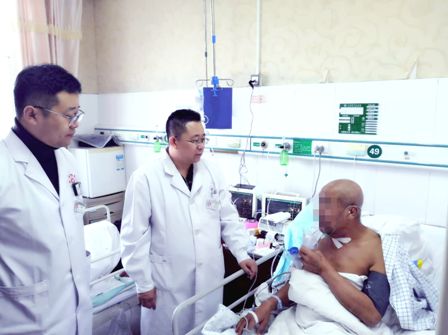 做了这个手术，肖大爷的白发变黑了……