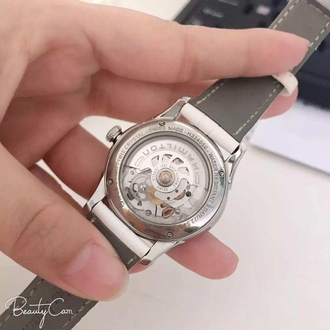 优雅的女人戴名表,名表和包包档次对比