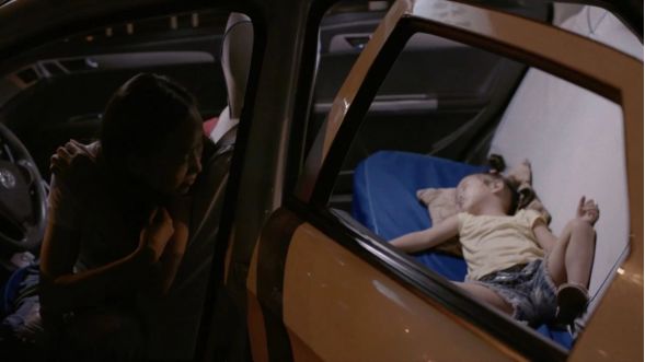 这19张照片暴露了父母的真面目,偷偷拍下的30张照片人性暴露无遗