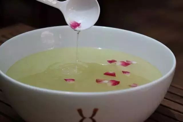 昆明吃过桥米线最好的地方,云南昆明潮玩店