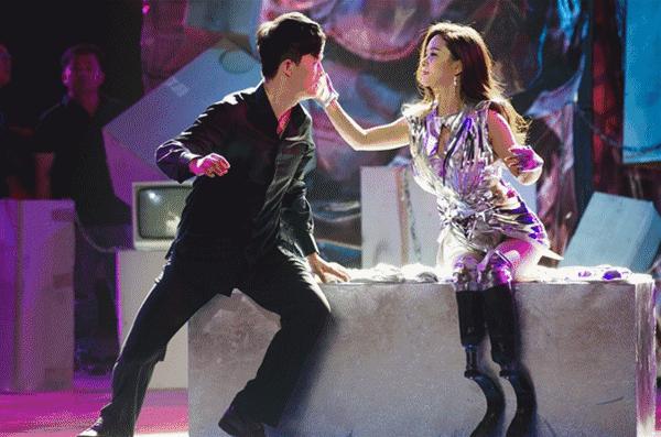 她地震中失去双腿,她在汶川地震失去双腿及女儿