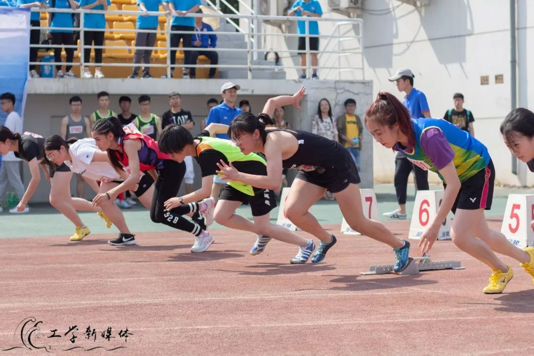 鍝堝皵婊ㄥ笀鑼冨ぇ瀛﹁繍鍔ㄤ細鍏堝濂崇,鍏堝濂崇