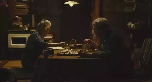 96岁北大教授夫人断食断水4天,90岁清华教授夫人断食