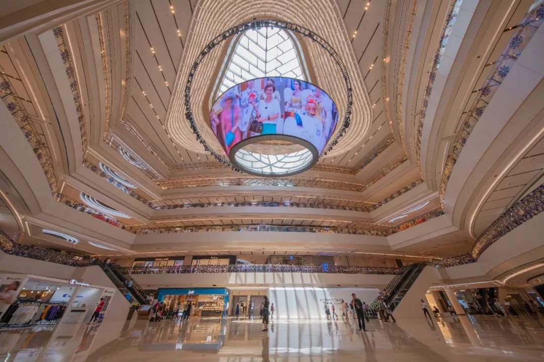 浦东新地标480米,上海浦东逛吃一条街