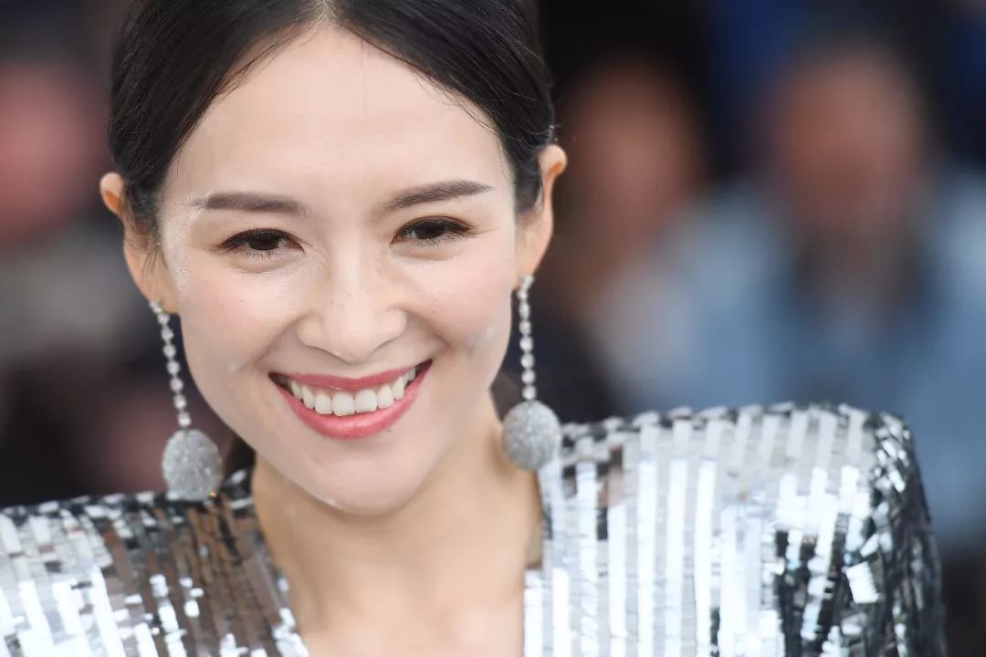 戛纳朱一龙入选作品,戛纳朱一龙白西装