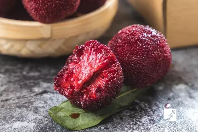 洗杨梅怎么洗虫子会跑出来,洗杨梅怎么有一层油