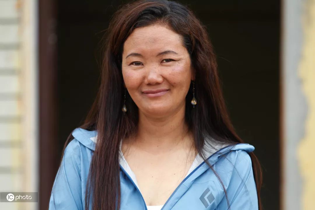 1950年登顶珠峰高清图,珠峰66年登山视频