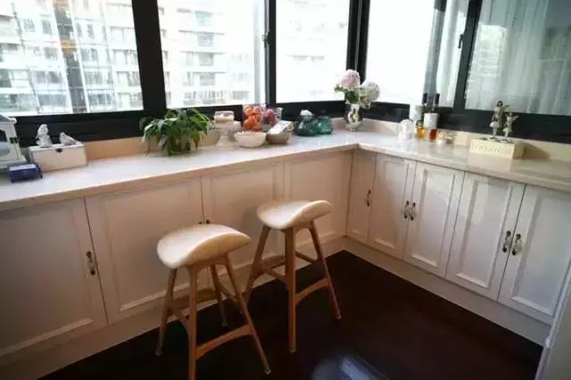 阳台上的天地柜,阳台上做橱柜地柜怎么做