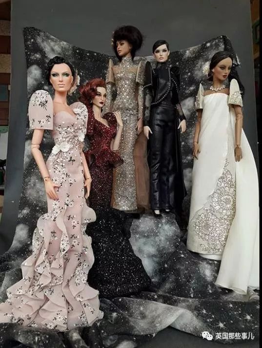 用布料给洋娃娃做衣服,手工高定时装