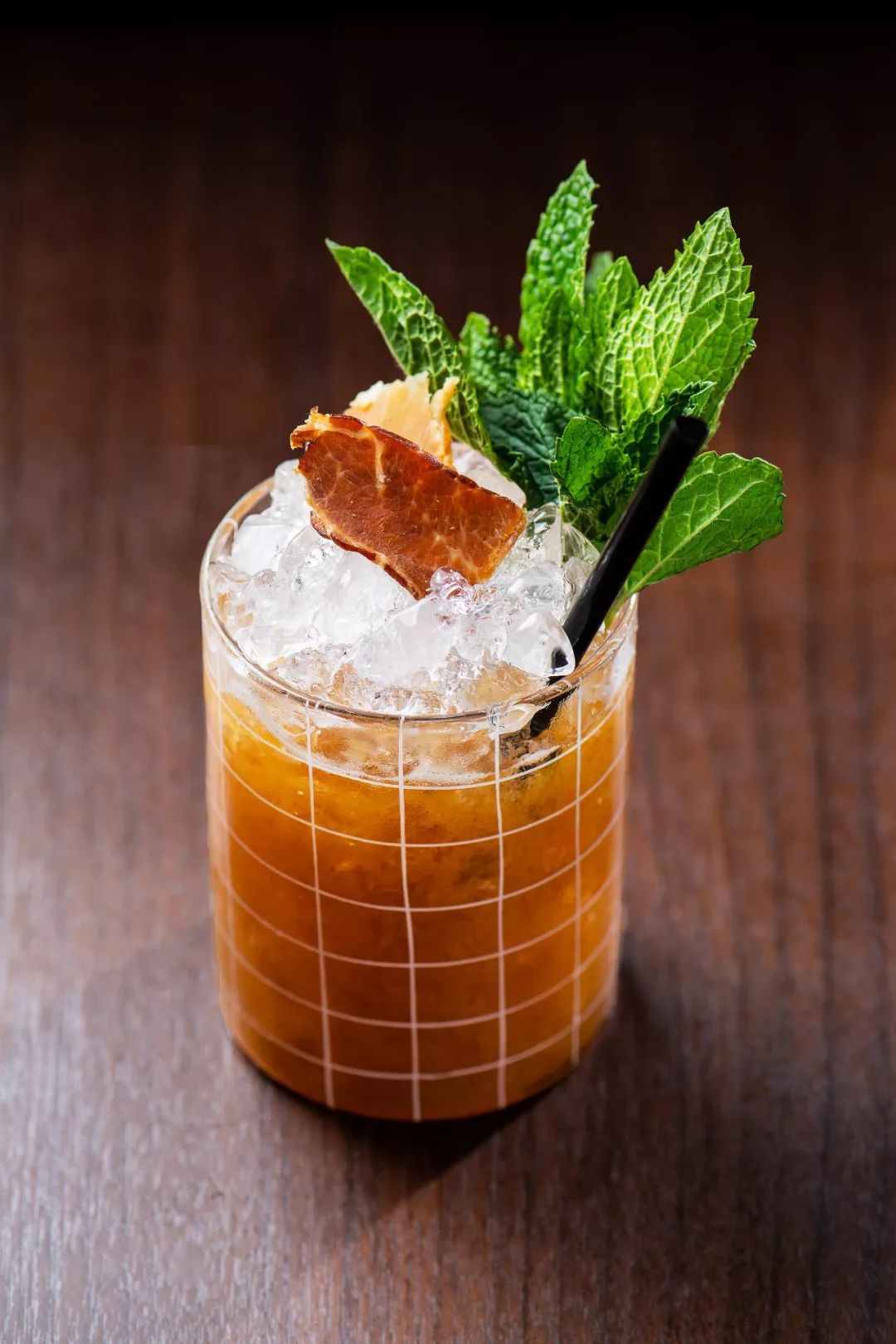 回看五月时髦事宇舶再度携手JINGART