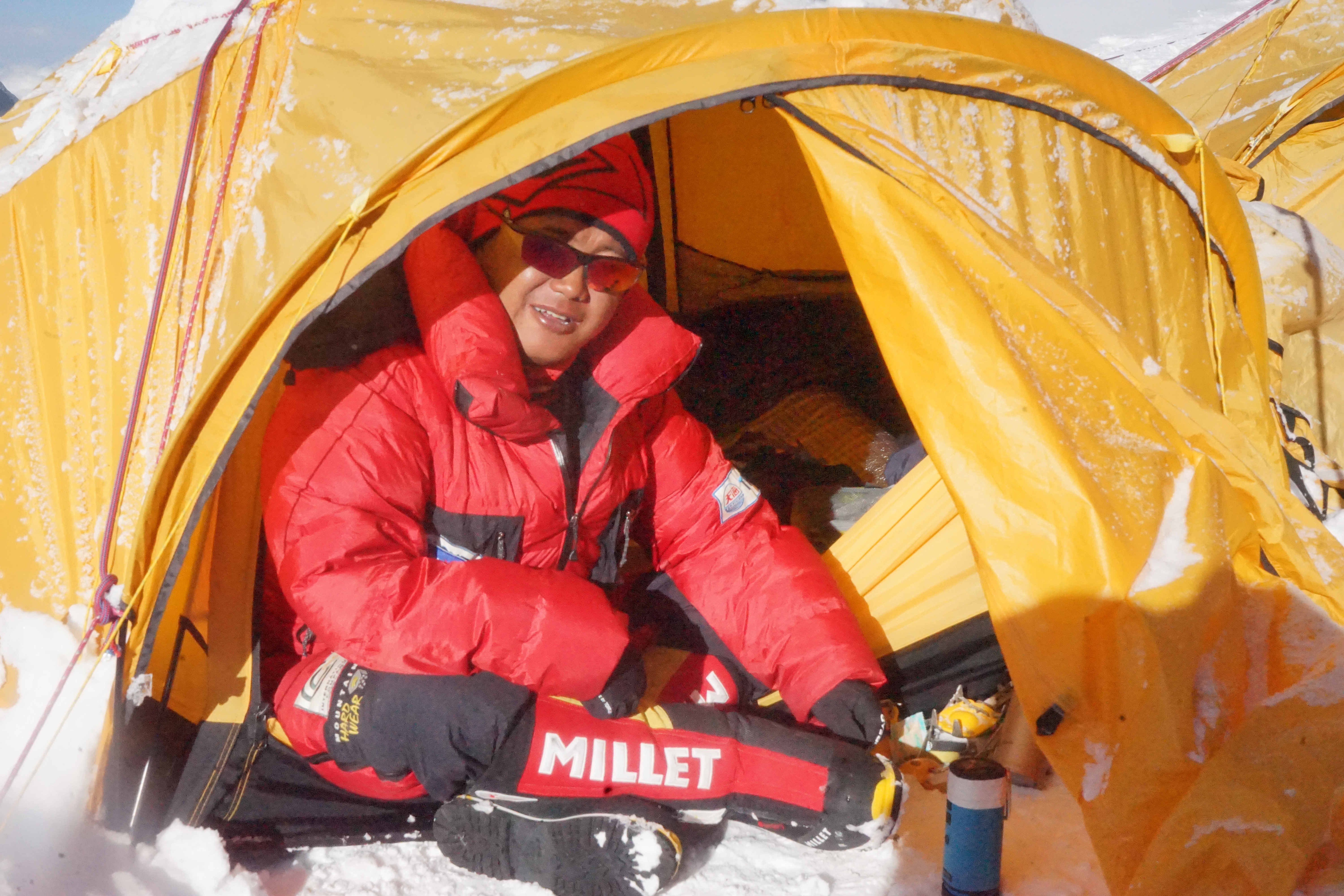 登珠峰堵车的真实经历,珠峰登顶大堵车