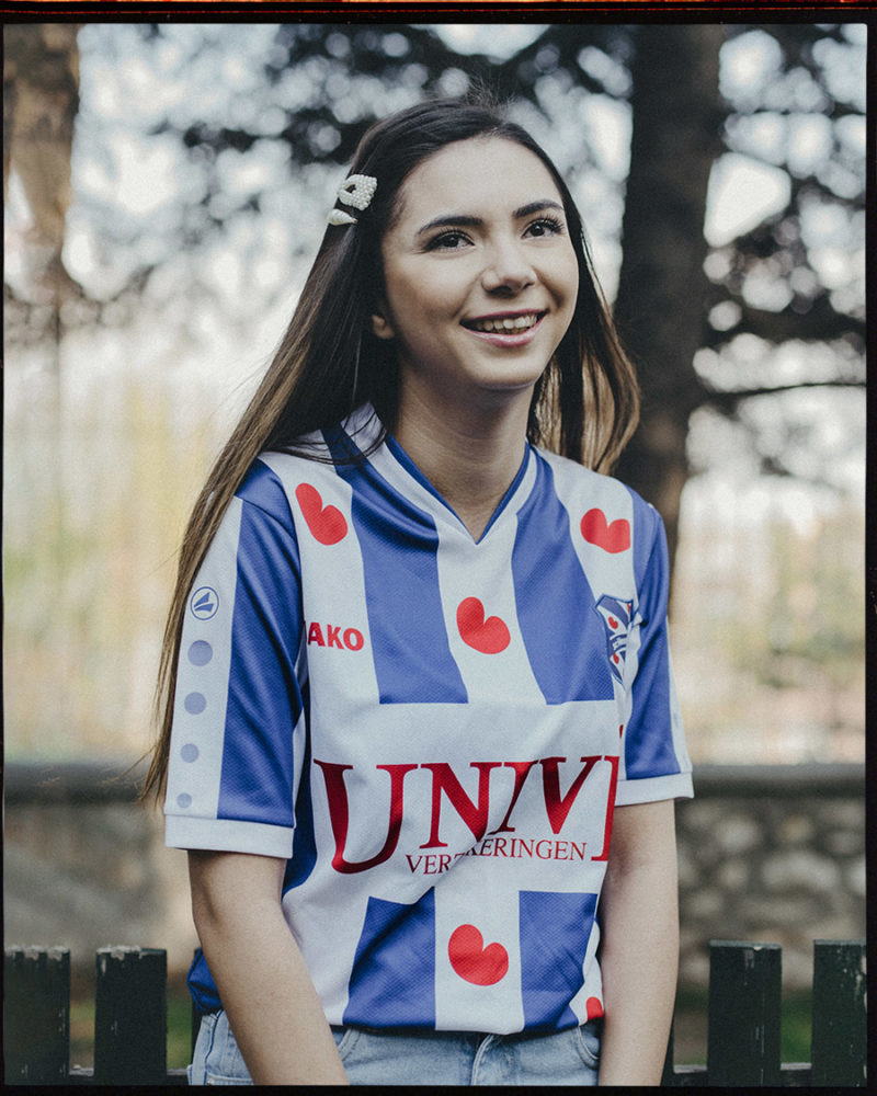 最经典好看的足球队服,美少女足球队服