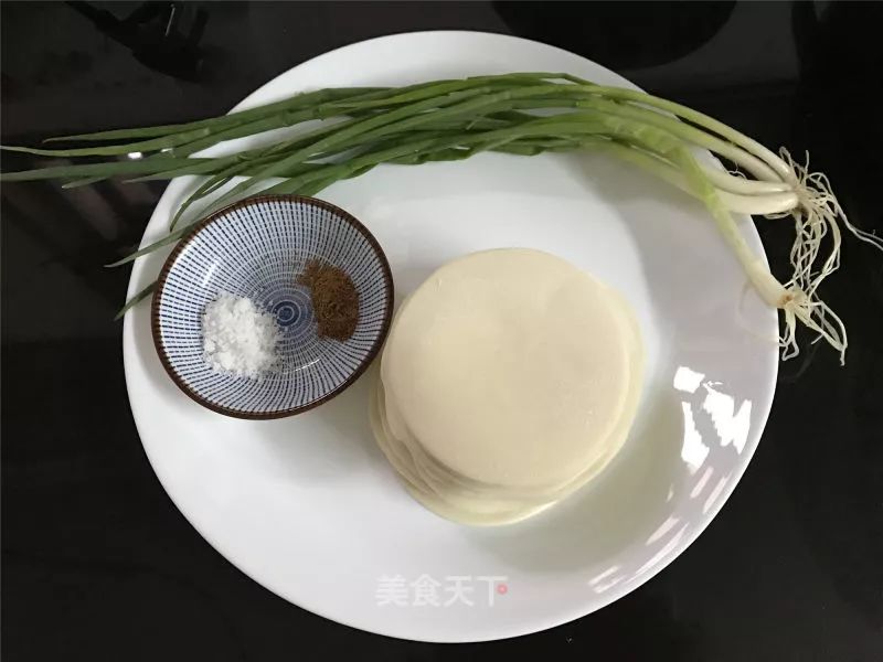 吃剩的饺子皮这样做，简单又好吃，简直香skr人