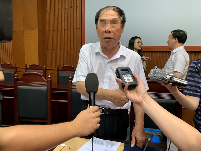 楼下烧烤油烟扰民投诉电话,楼下烧烤店油烟大怎么起诉