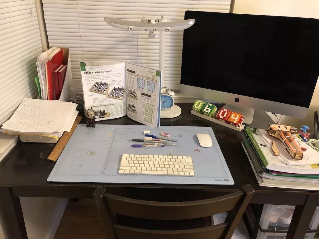 儿童买什么学习桌适合,给孩子买什么样的学习桌最合适