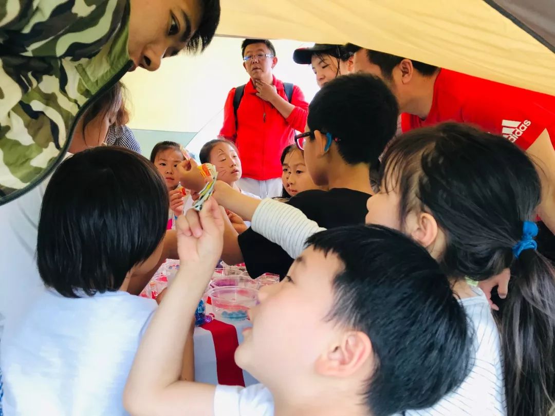 久等啦！看看有没有你家小宝贝的照片，六一大回顾，活动嗨翻天