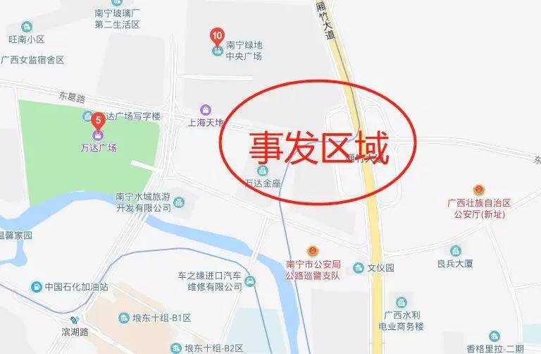 南宁最近发生的路面开裂,南宁东葛路塌陷视频