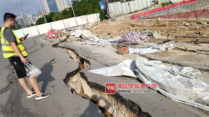 南宁最近发生的路面开裂,南宁东葛路塌陷视频