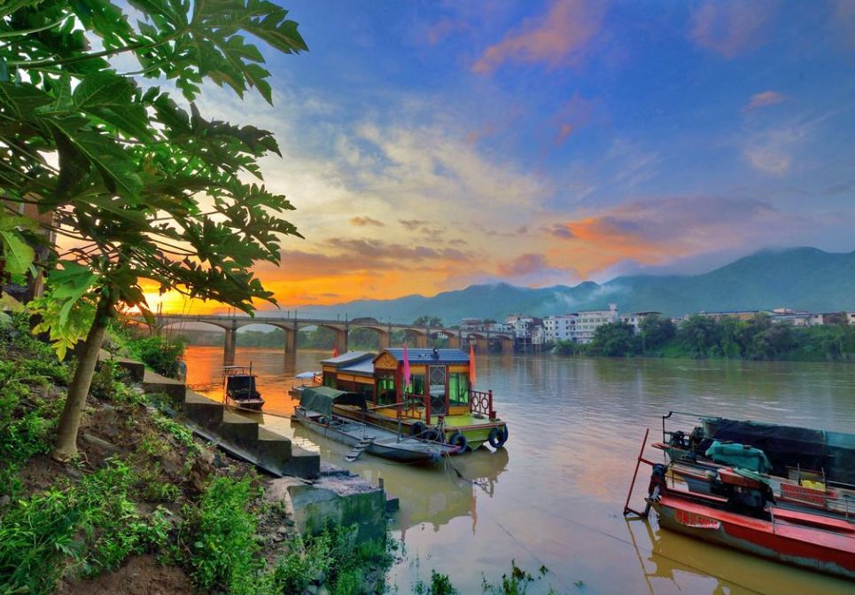 从广州坐高铁3.5小时到梅州，这海量美景美食看得人口水直流