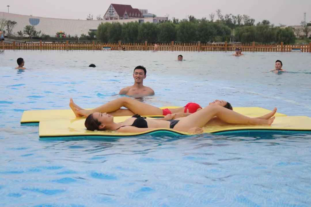 沙滩篝火啤酒狂欢,海边篝火夜晚狂欢