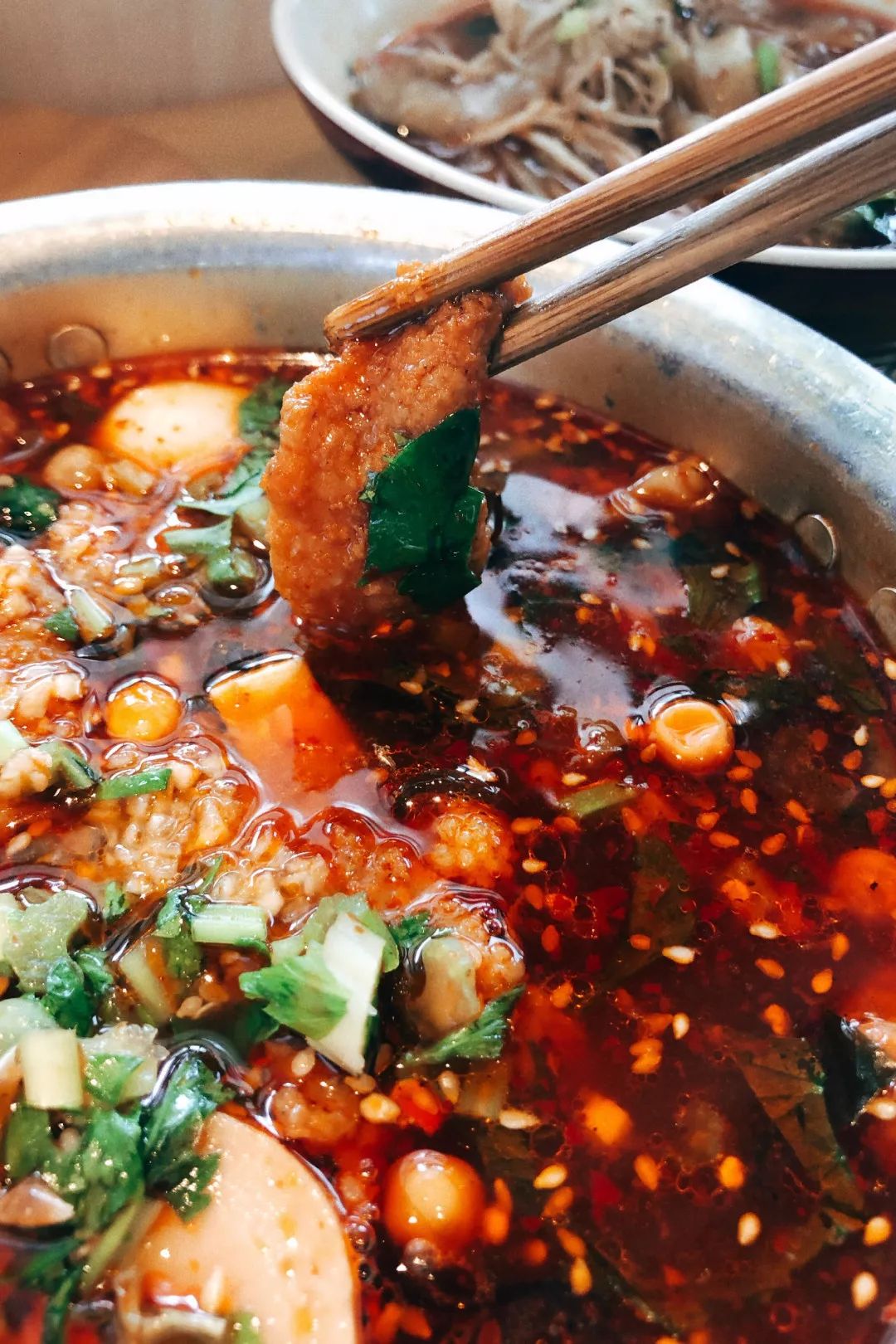 雨女有瓜|我去成都LV展出差的24小时吃成了真实的猪