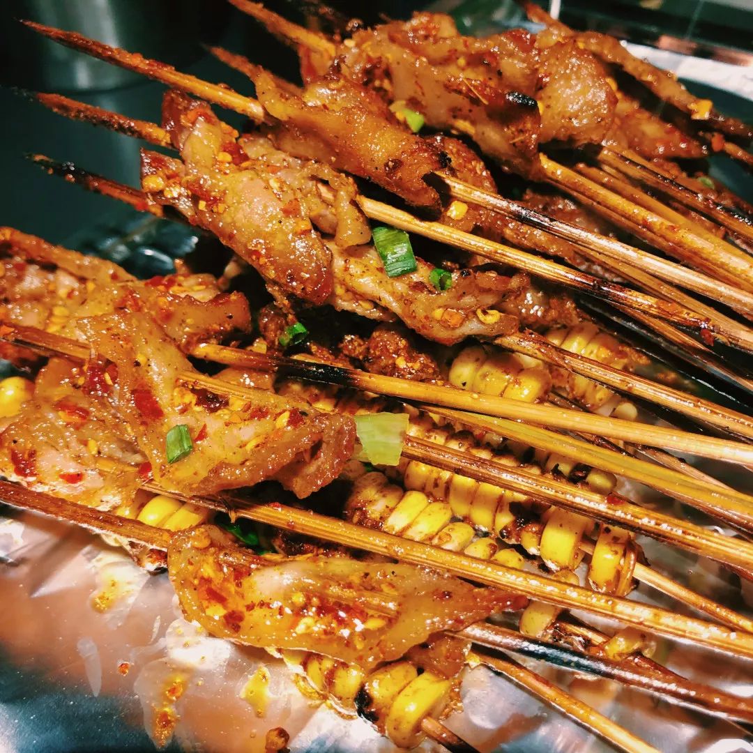 雨女有瓜|我去成都LV展出差的24小时吃成了真实的猪