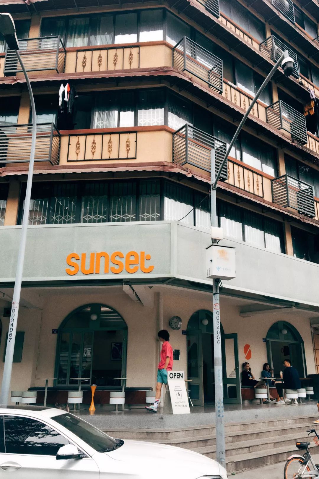 雨女有瓜|我去成都LV展出差的24小时吃成了真实的猪