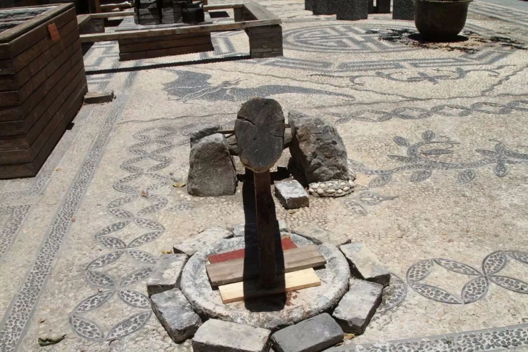 纳西族的东巴纸和东巴文字,丽江神秘东巴文化