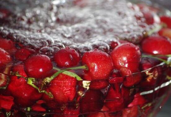 樱桃里面有虫子是怎么回事能吃吗,樱桃里面有虫子可以吃吗