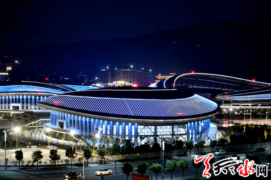 天水体育中心游玩,天水市体育中心跑道