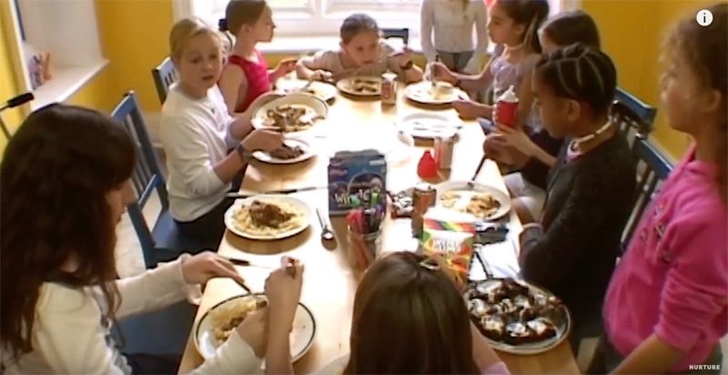 没有大人只有孩子一起住,没大人管的小孩