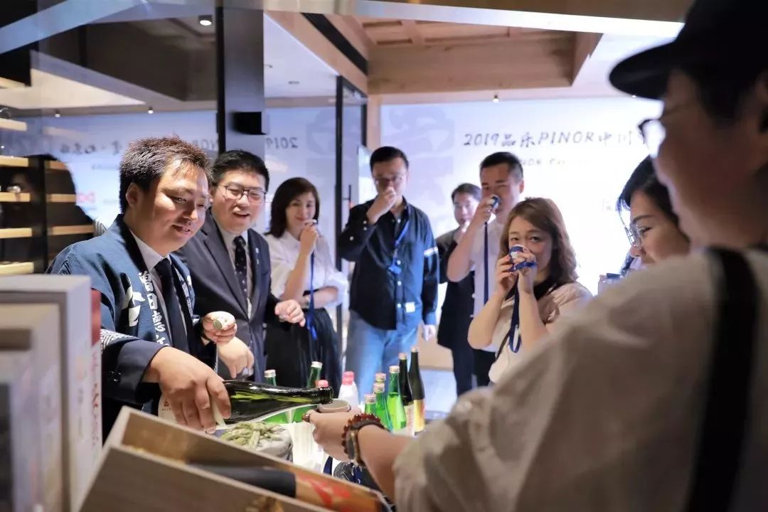 荣耀戴森阿迪、邓伦惠若琪，这个618，你为谁买单？丨Weekly