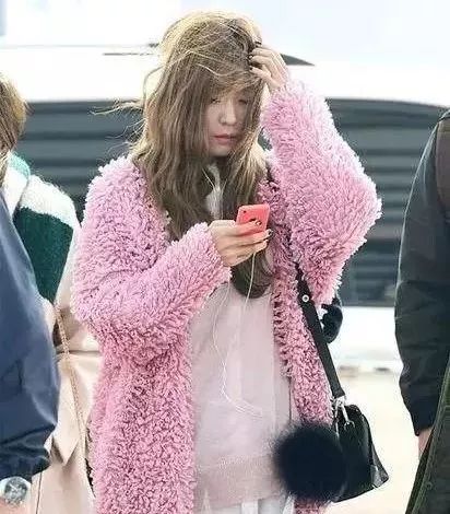 你的头发一天一次还长吗,你的头发那么长不会掉下来吗