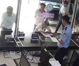 反电诈小课堂防电信网络诈骗,反诈有奖竞猜发放小礼品活动