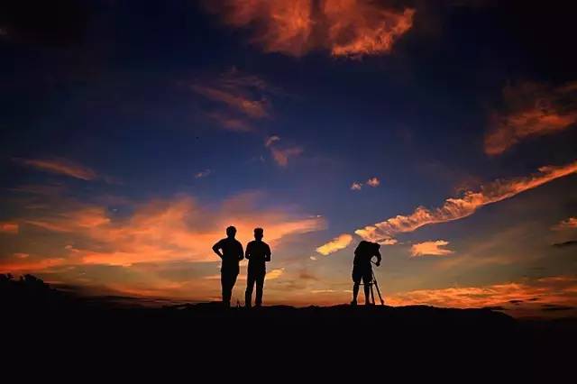 语言大多数是假的经历才是真的,语言很多时候都是假的句子