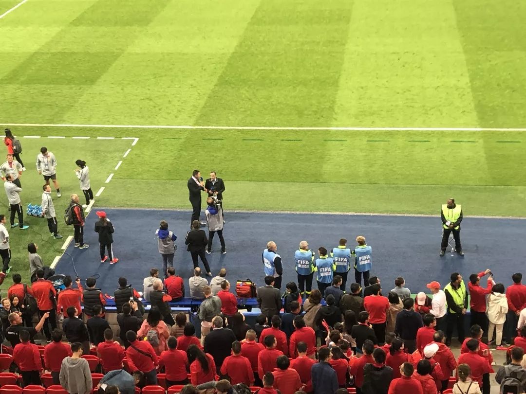 观看中国女足激动场面,看中国女足激动流泪