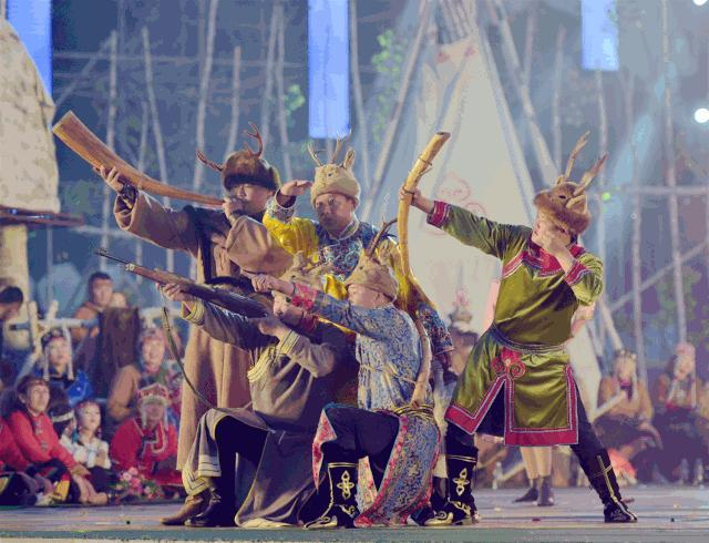 庆祝鄂伦春族篝火节,鄂伦春族篝火节介绍视频