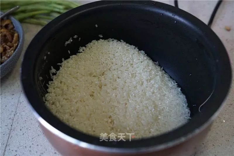 10分钟搞定的懒人焖饭有肉有菜 (懒人焖饭一锅就搞定重点是巨好吃)