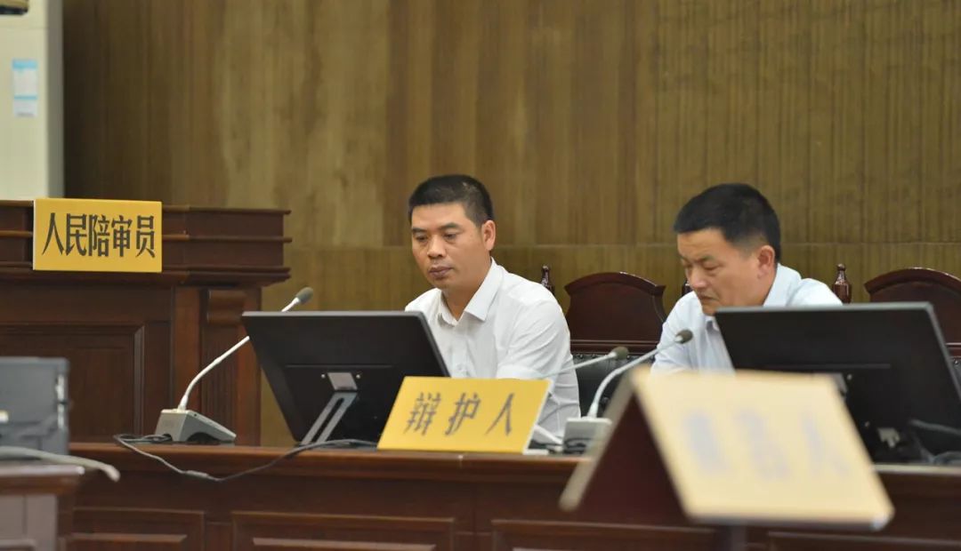 杀害狱警刺伤法官,男子刺伤法官刺死狱警维持死刑