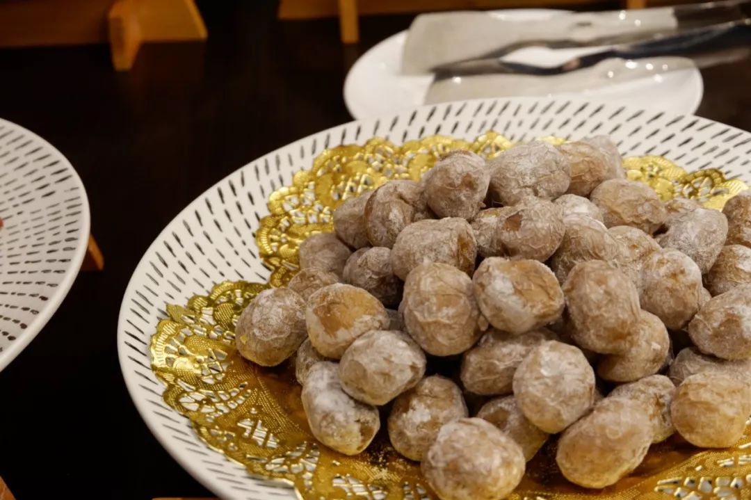 这座跟着周杰伦空降热搜的杨梅味小城,休渔期也能让你吃得满嘴鲜