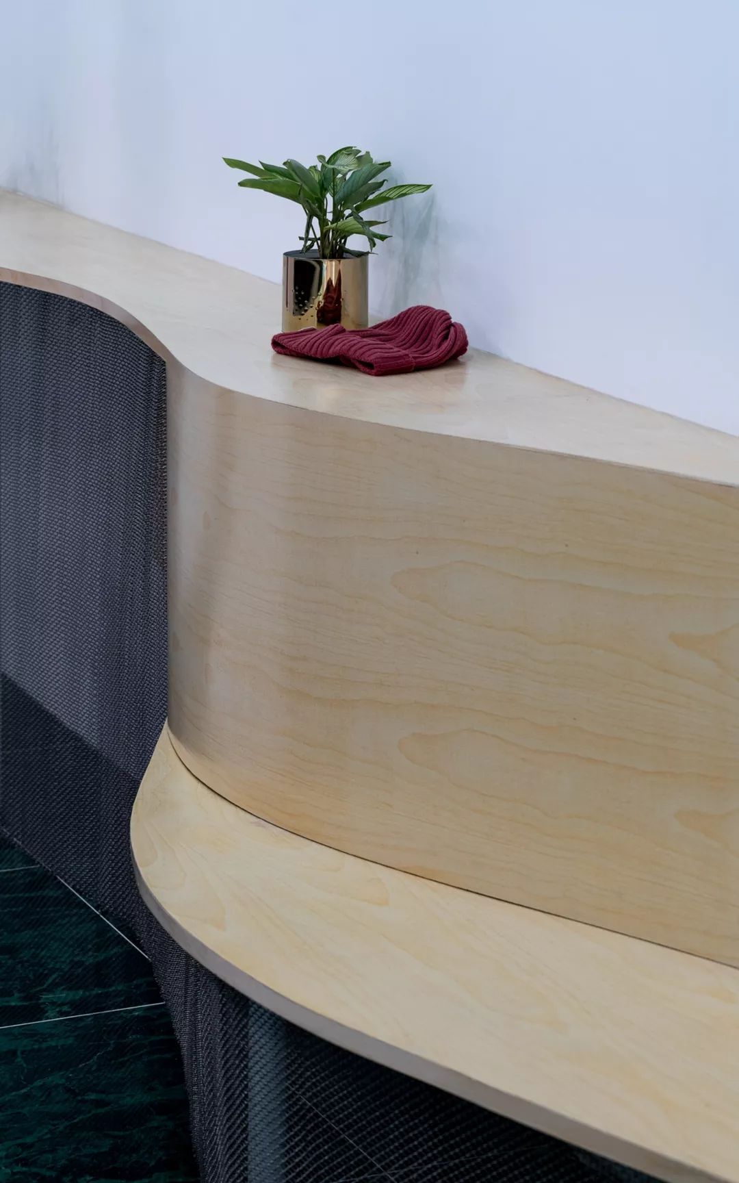 夏天来喝夏天的一杯奶茶,夏天在森林里喝咖啡