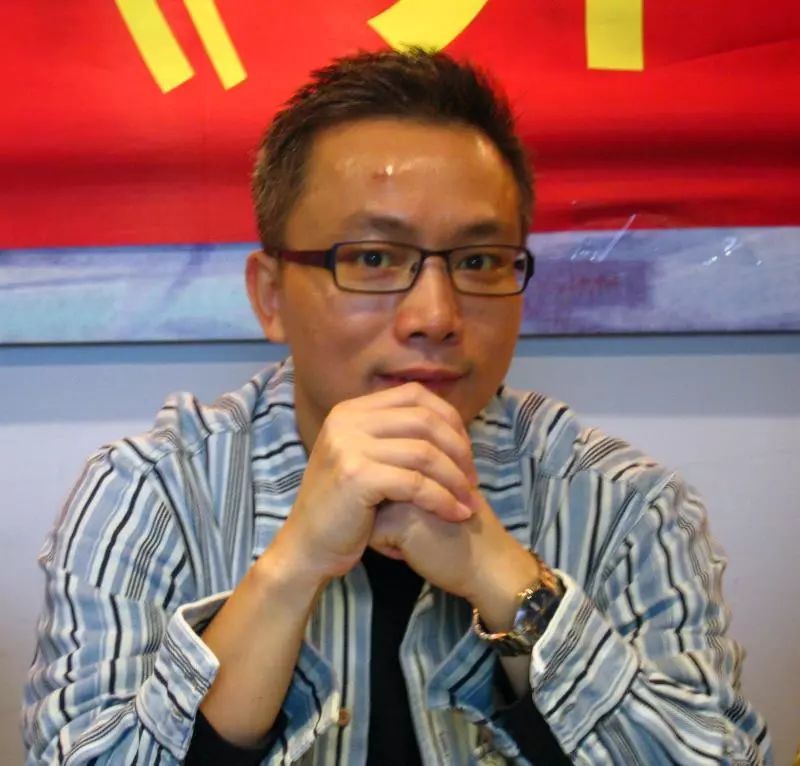 AI公益读诗|谷臻小简读非亚《倒立》