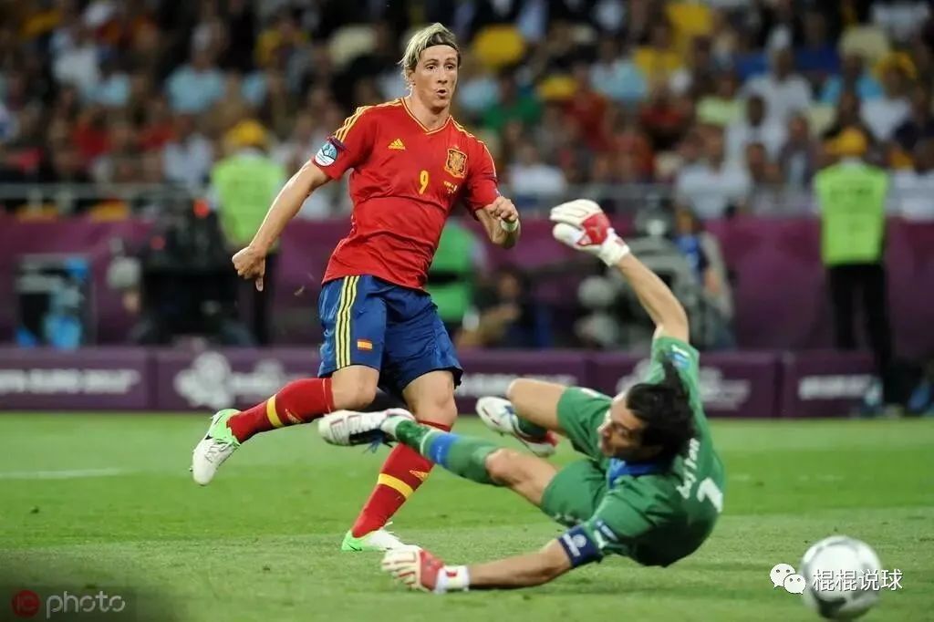 费尔南多托雷斯进多少球,托雷斯单刀空门踢出场面