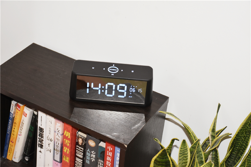 复古蓝牙音箱学生党开箱,手提式蓝牙音箱开箱测评