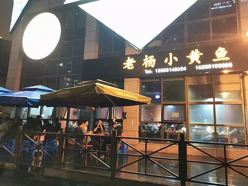 地铁5号线=宝藏美食线?老杨小黄鱼、老纪蚝宅、舟东奶酸菜鱼…终于可以一路吃过来