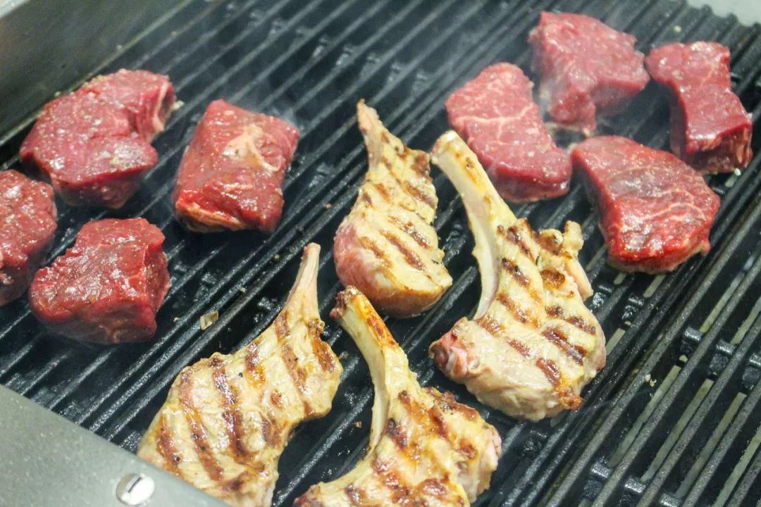 ¥498起/2位|西湖畔传奇酒店!6种口味小龙虾+美国生蚝+澳牛不限量!千岛湖啤酒尽情畅饮