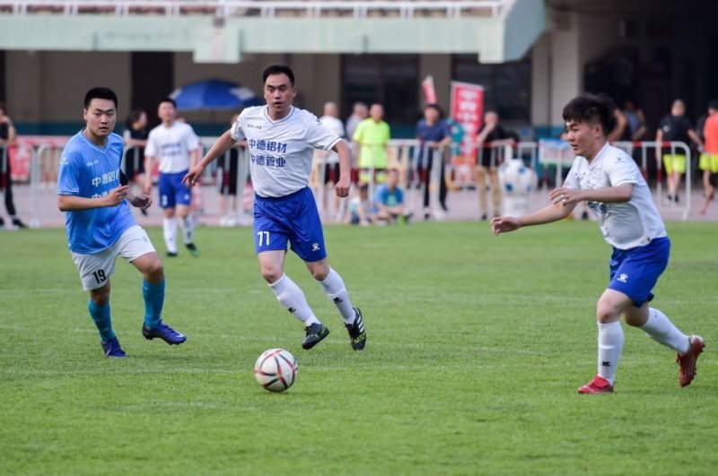 全力以赴的你,聚焦绿茵场